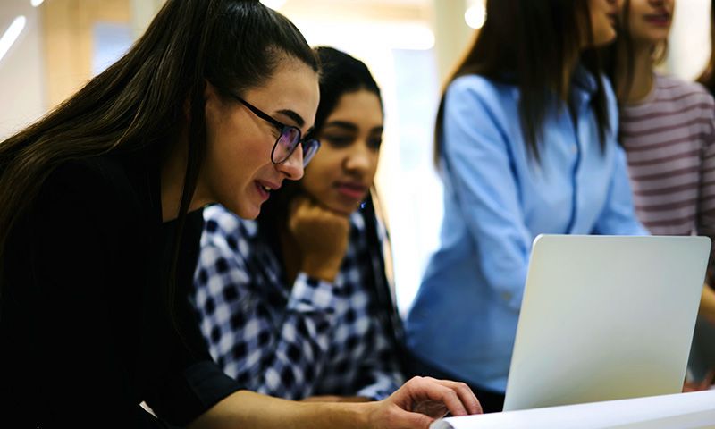 Counselor looking at computer with student — 1:1 counseling, purpose: 1:1 counseling